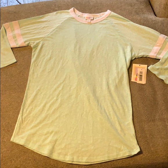 LuLaRoe Tops - NWT LuLaRoe Quarter Sleeve Tee